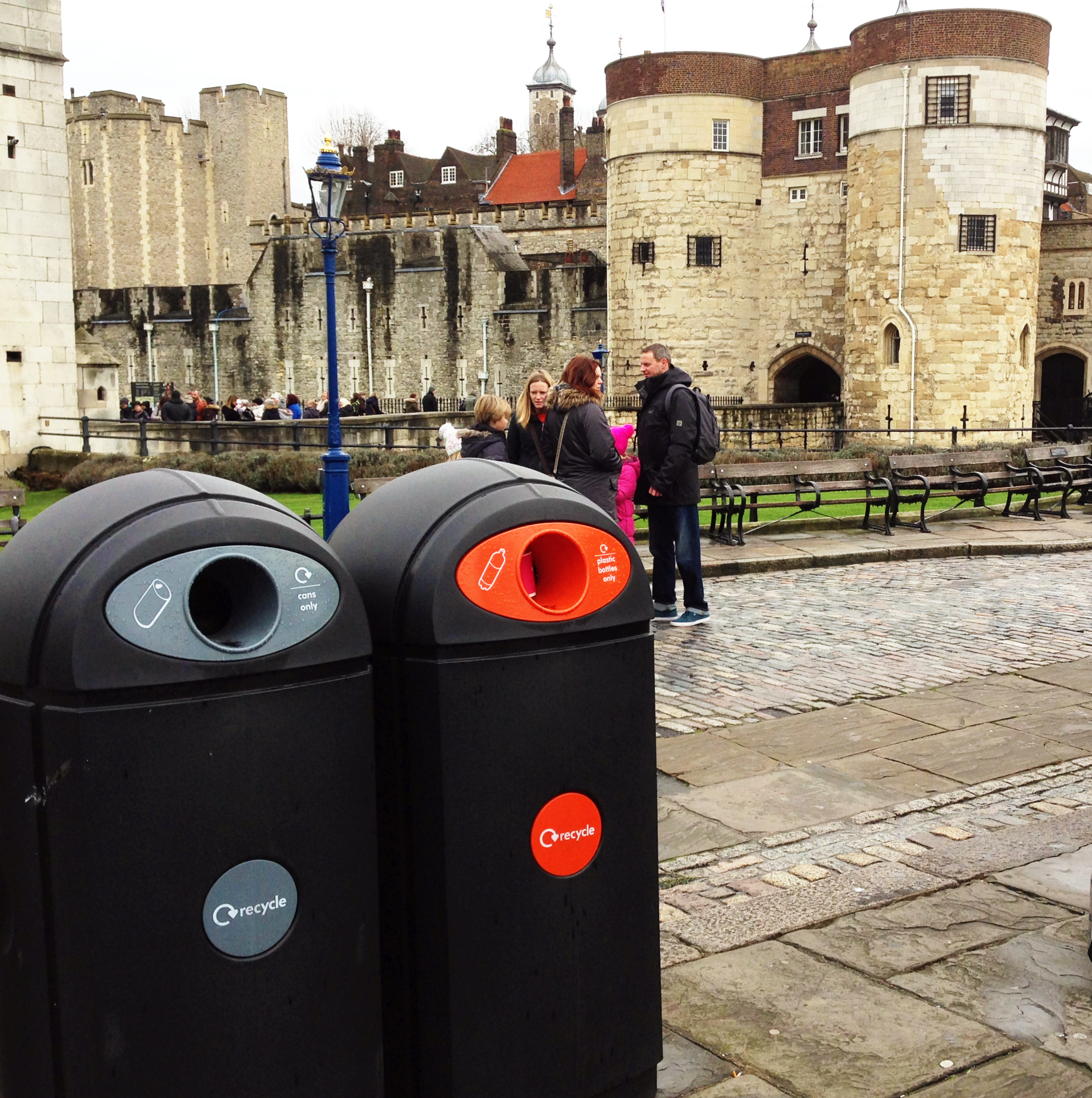 Reducing litter: recycling and non-recycling bins for your public spaces