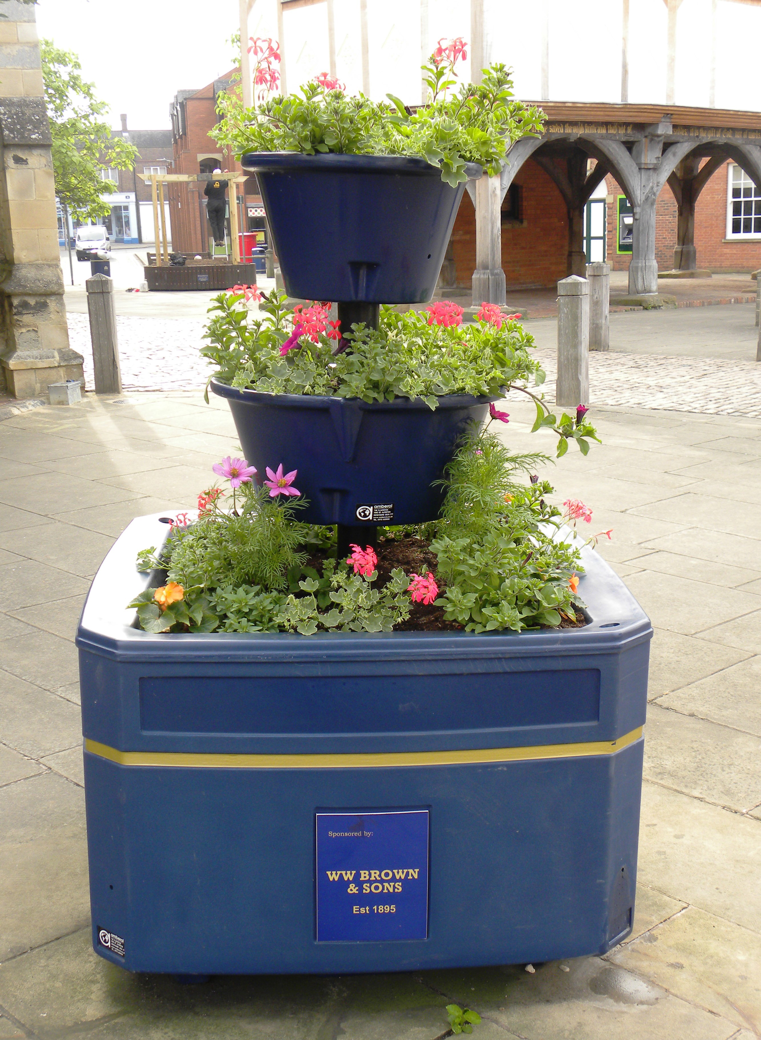 How does planter sponsorship help Britain in Bloom?