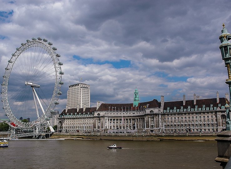 Thousands of plastic bottles found in the Thames