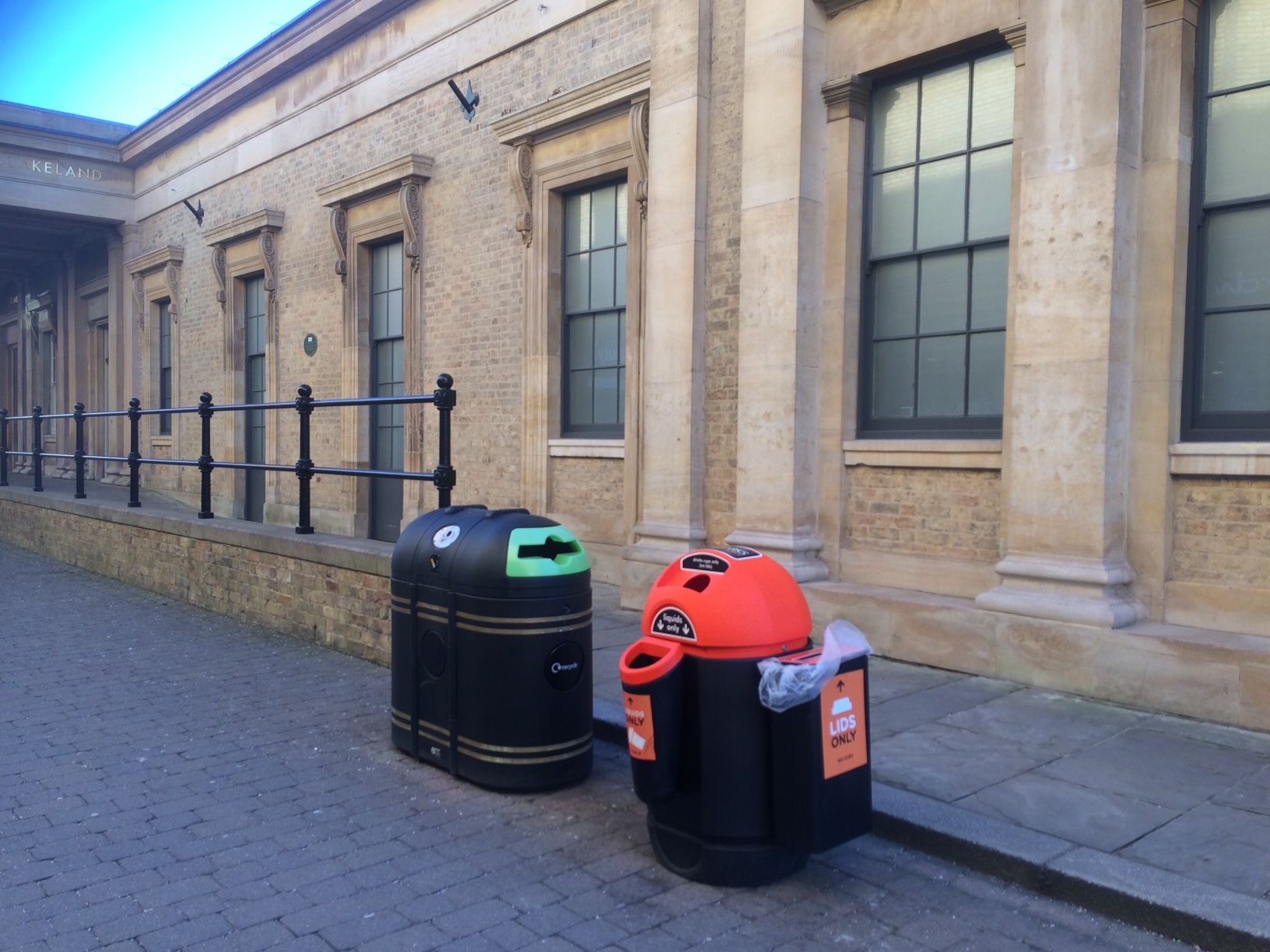 Shopping centre tackles disposable cup recycling with Amberol litter bins